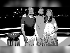 RCB photographer almost misses a cute picture of Virushka in the middle of  Kohli's birthday bash