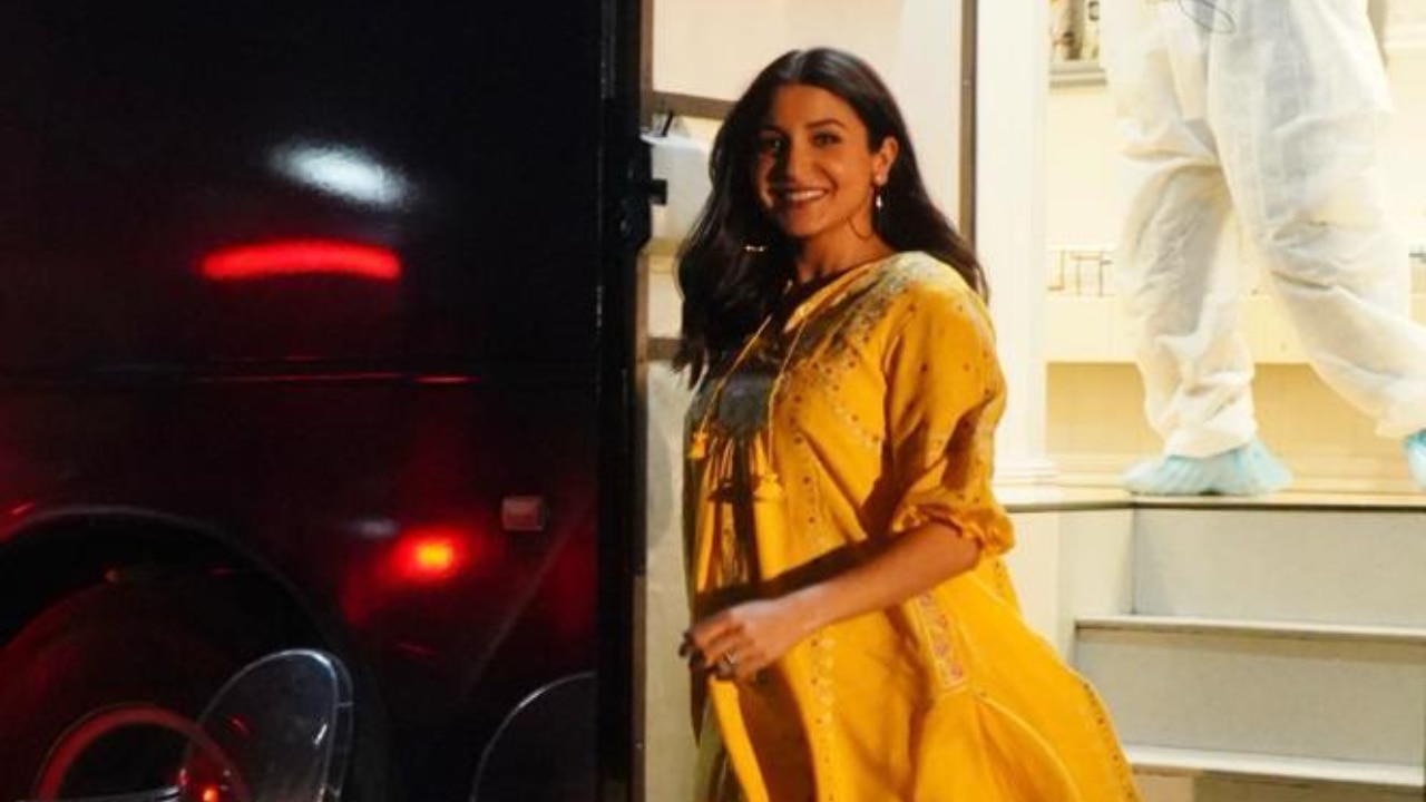 Anushka Sharma In A Yellow Sari – Lady Selection Inc