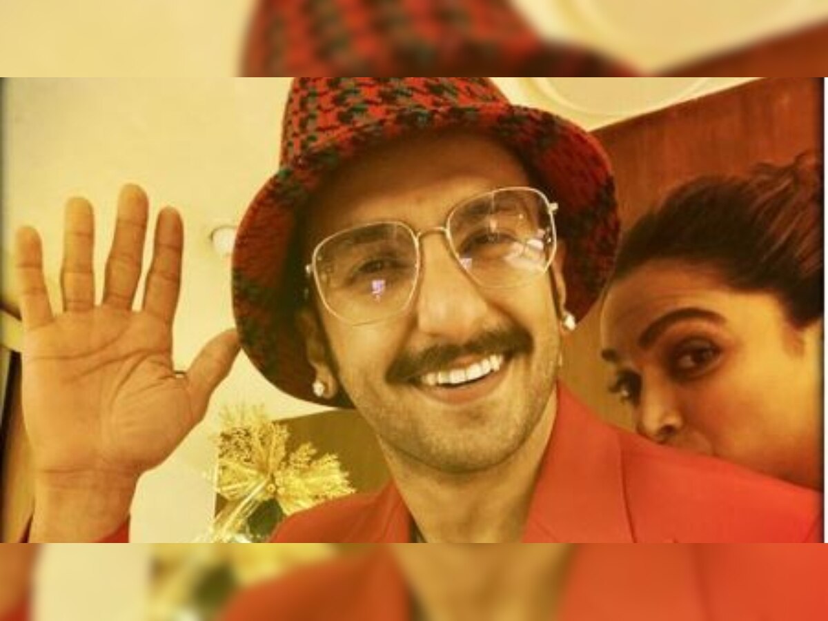 Ranveer Singh extends Christmas wishes to fans with 'little elf' Deepika Padukone