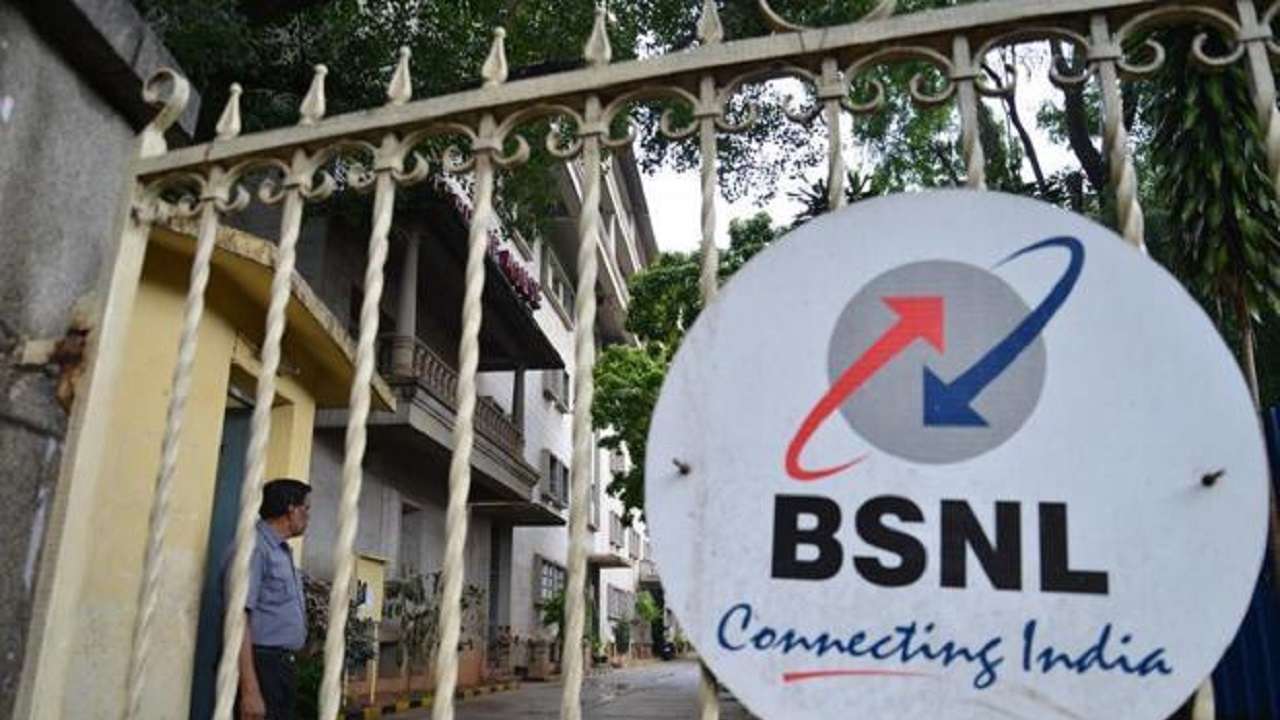 प्राइवेट कंपनियों के छक्के छुड़ाने आया BSNL का ये सस्ता और किफायती प्लान, 5000GB डेटा और OTT ऐप्स का फ्री सब्सक्रिप्शन -This cheap and affordable plan of BSNL has come to save the lives of private companies, 5000GB data and free subscription of OTT apps.