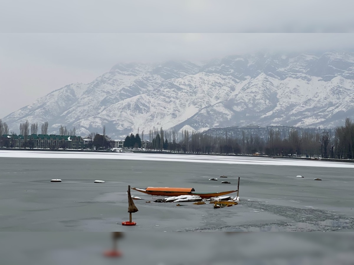 Temperatures fall across Kashmir, Srinagar records minus 5.6° celsius