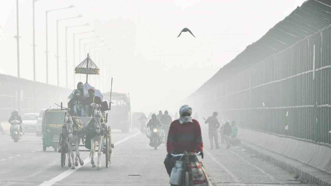 Delhi: Air Pollution Level Continues In 'very Poor' Zone, AQI Docks At 305