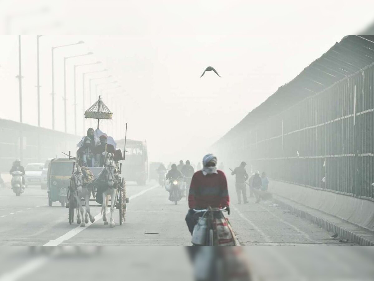 Delhi: Air pollution level continues in 'very poor' zone, AQI docks at 305