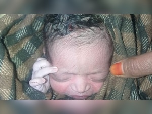 As snowfall blocked road, woman gives birth in Army vehicle in Jammu and Kashmir