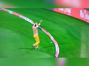 Abu Dhabi T10 League: Rohan Mustafa, the 'half-naked player' issues clarification on changing jersey during clash