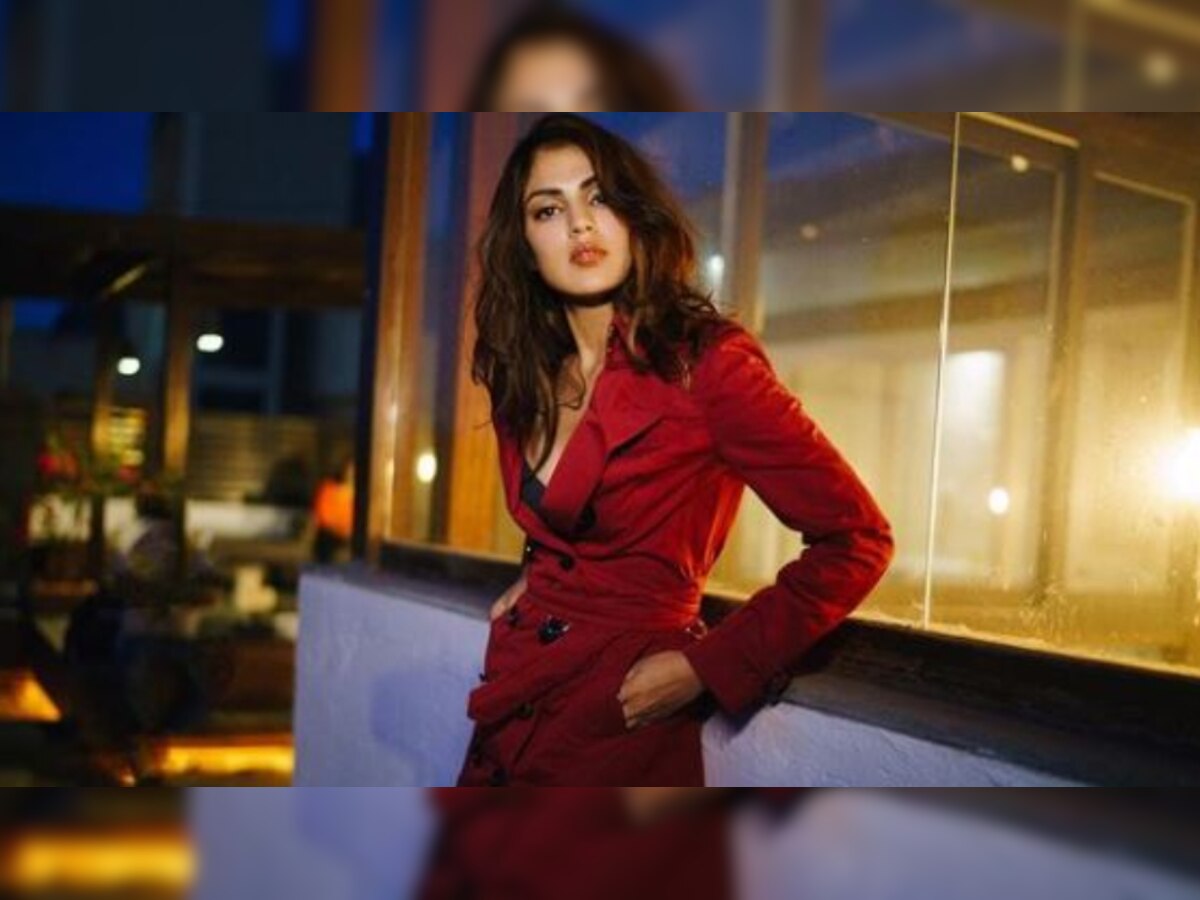 'Theek ho rahi hoon': Rhea Chakraborty replies to paparazzi asking how she's holding up