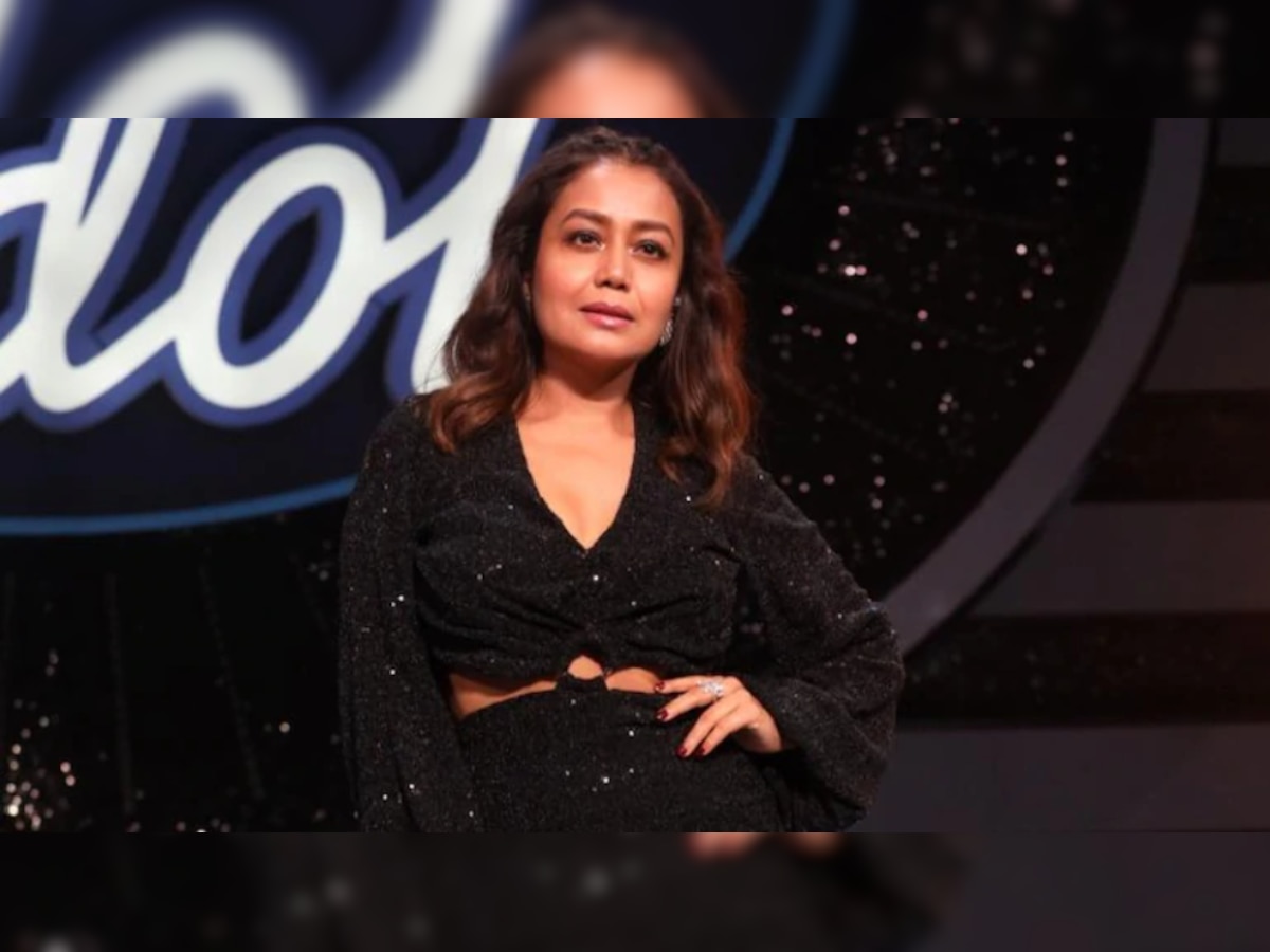 Neha Kakkar donates Rs 5 lakh to veteran lyricist Santosh Anand on 'Indian Idol 12'