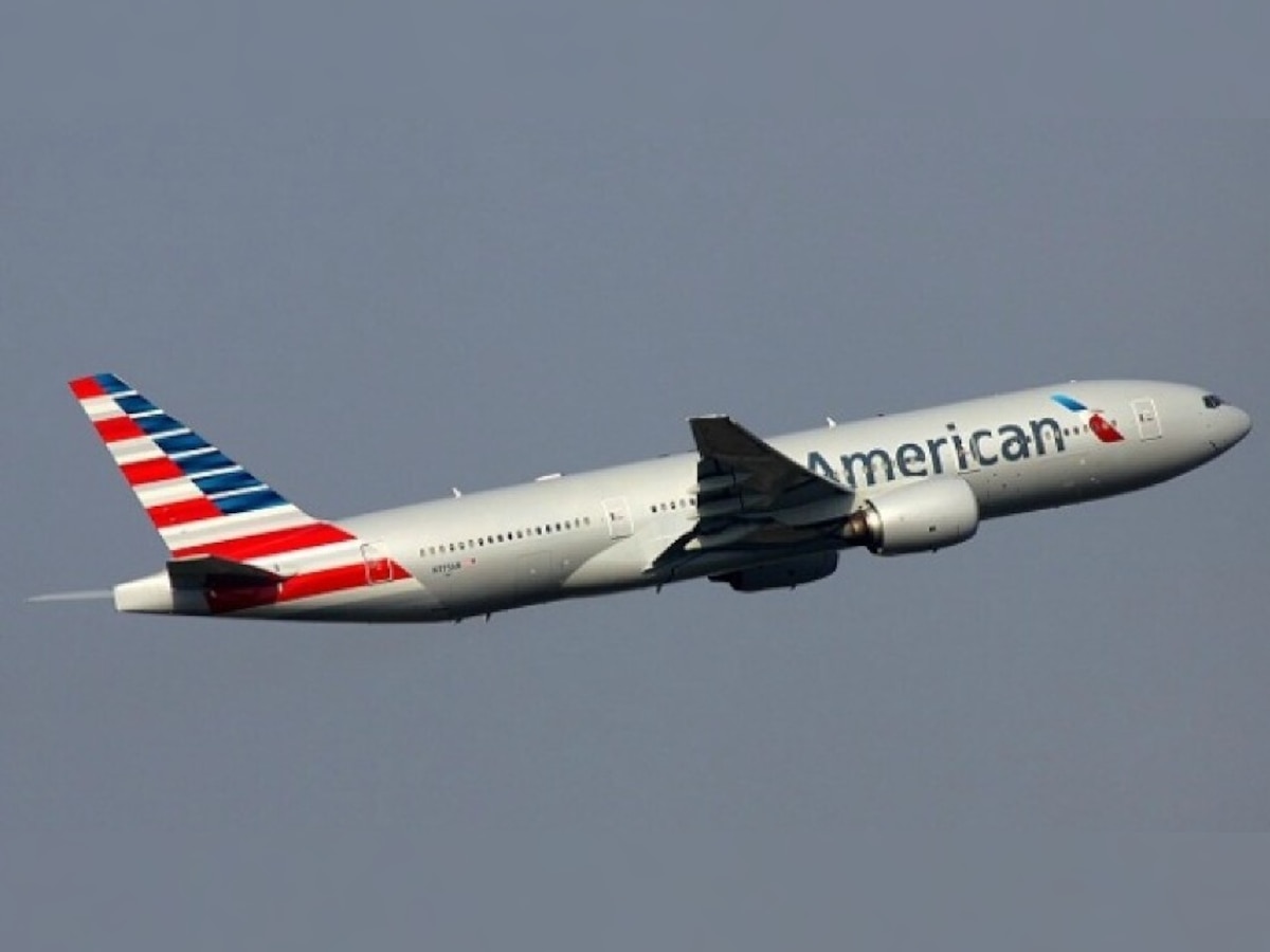 UFO sighting? Mysterious 'long cylindrical object' encountered by American Airlines plane mid-flight