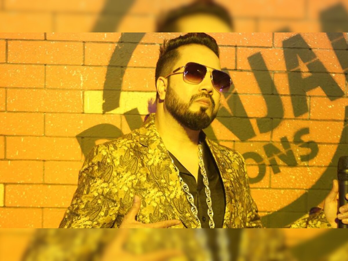 Mika Singh says he is looking for a girl, reveals when he plans to get