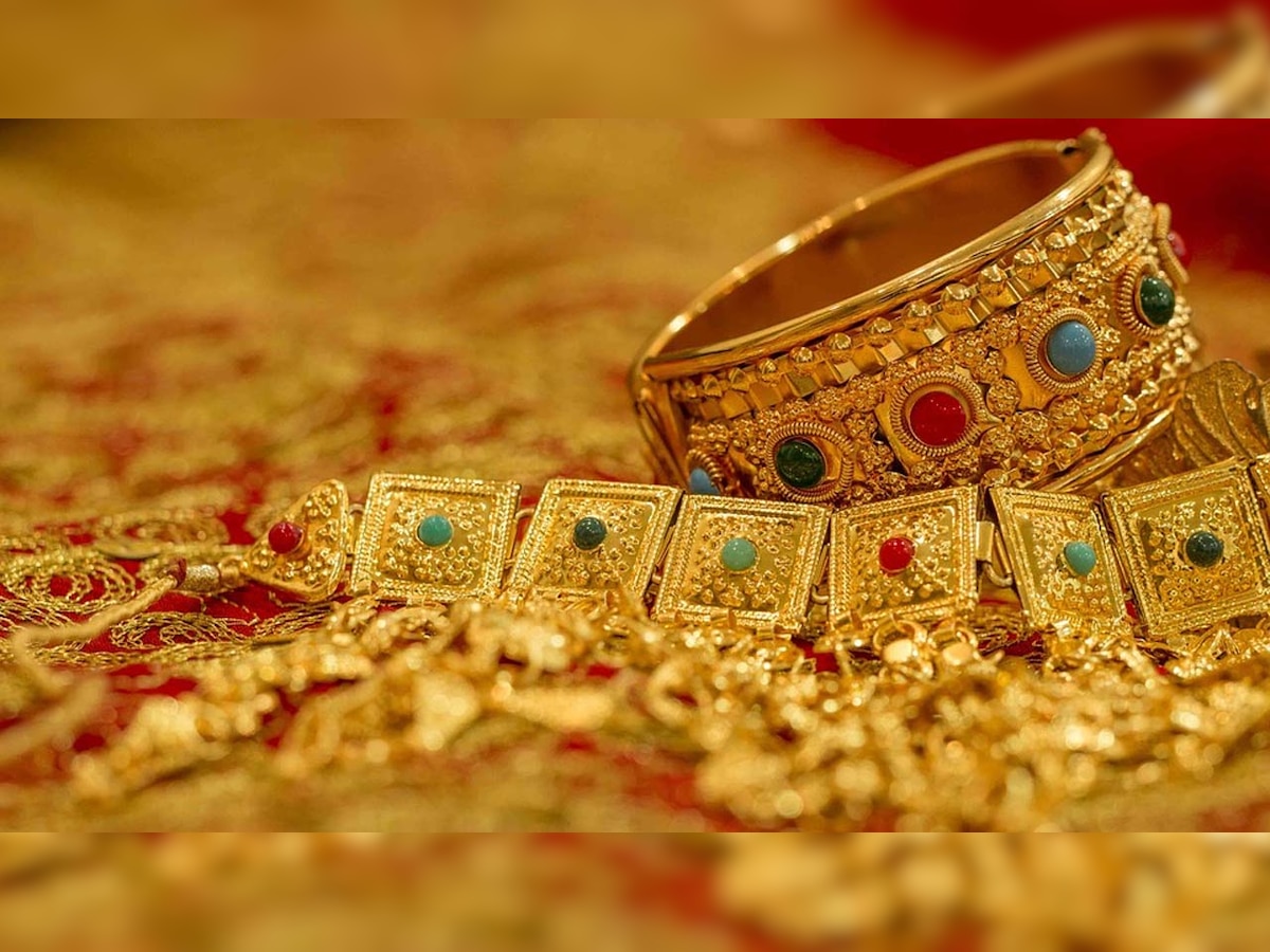 Good News! Gold rates dip to one-year low, know what causes fluctuation in prices