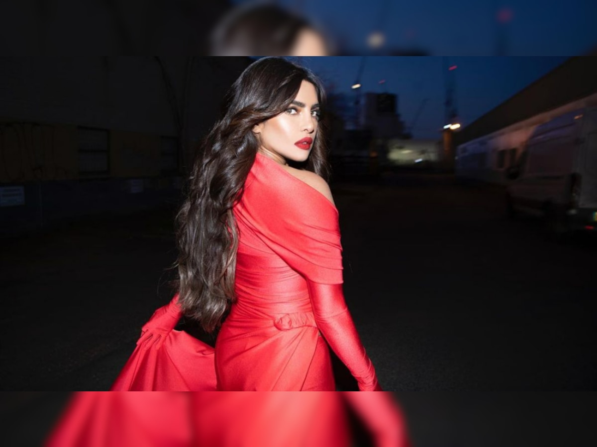 1200px x 900px - Priyanka Chopra unveils her 'Spaceman' look, dons red hot outfit for Nick  Jonas' music video