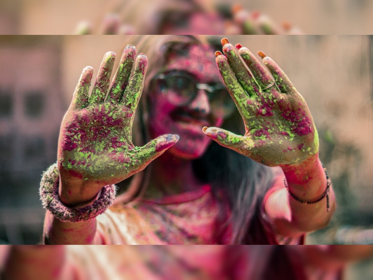 Holi 2021 checklist: Opt for smudge-free make-up, basic whites and catchy flip-flops this festival of colours 