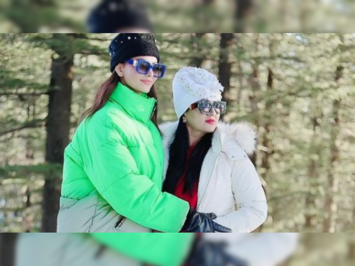 Urvashi Rautela's mother Meera gives epic reply to fan who called her 'saasu maa'