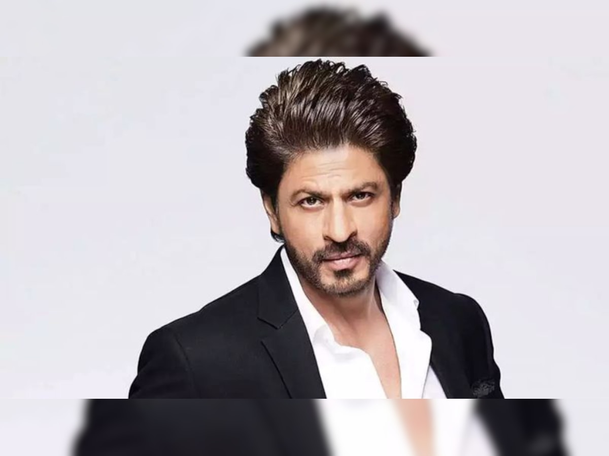 Shah Rukh Khan is at his wittiest as he replies to fan curious about his underwear colour