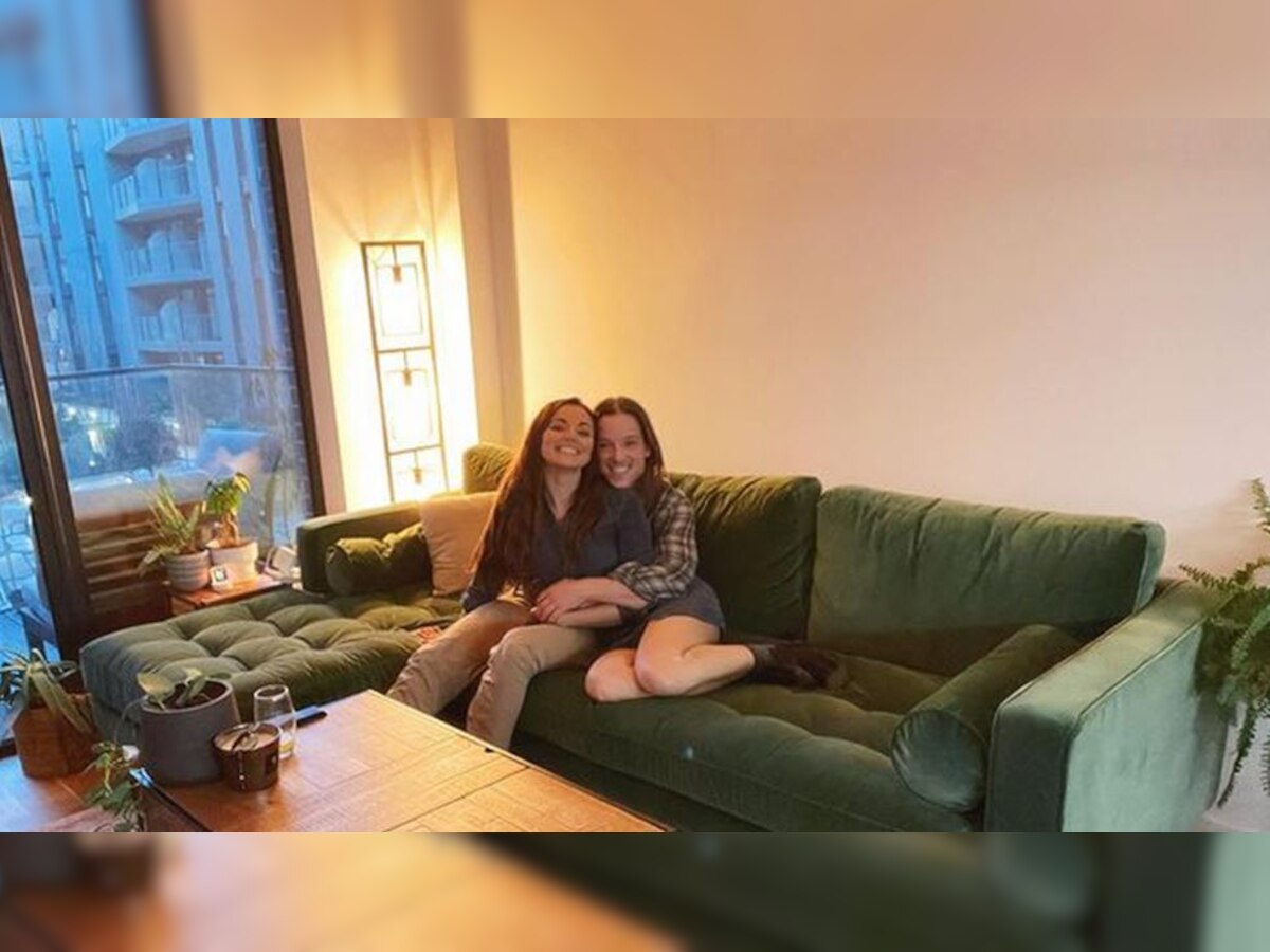 Viral! This couple's photoshoot has puzzled netizens, do you see it?