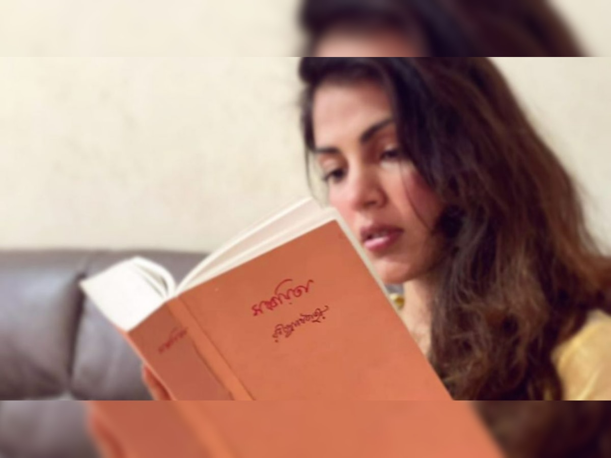 'Keeping the faith': Rhea Chakraborty quotes Rabindranath Tagore's 'Gitanjali' in latest photo