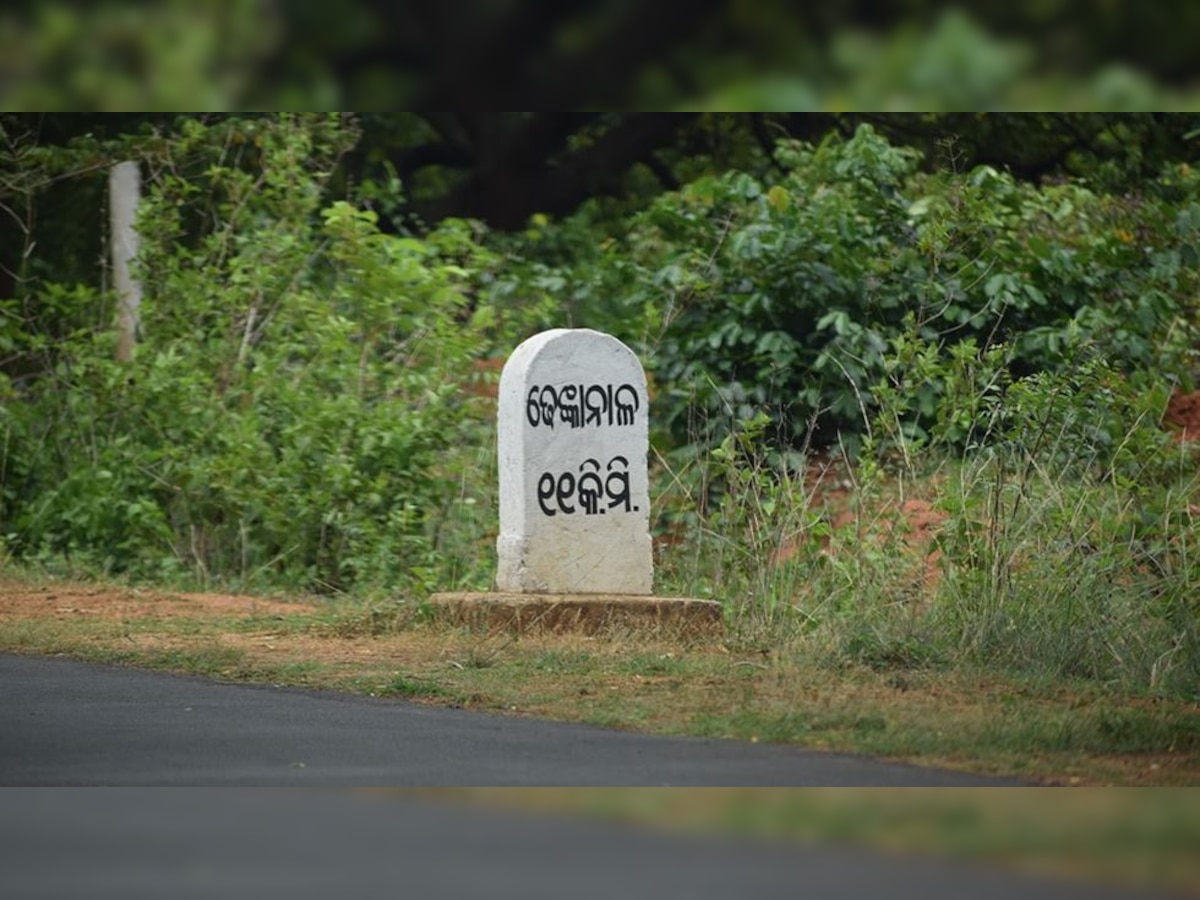 Do you know why milestones along the road have different colours?