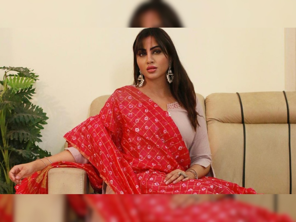 Former 'Bigg Boss' contestant Arshi Khan tests COVID-19 positive, receives report from airport authority