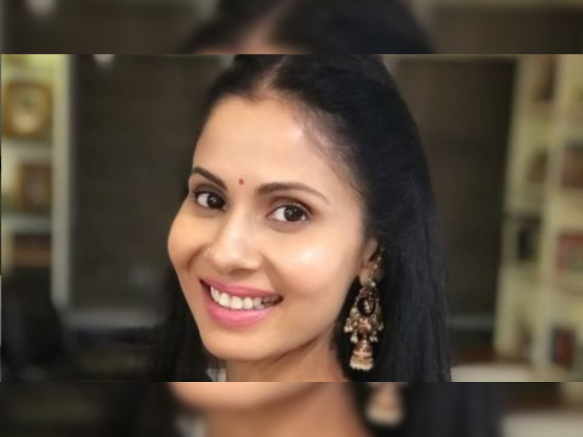 Actor Chhavi Mittal hits back at troll who called her 'pretentious', accused actor of leaving children to house helps 