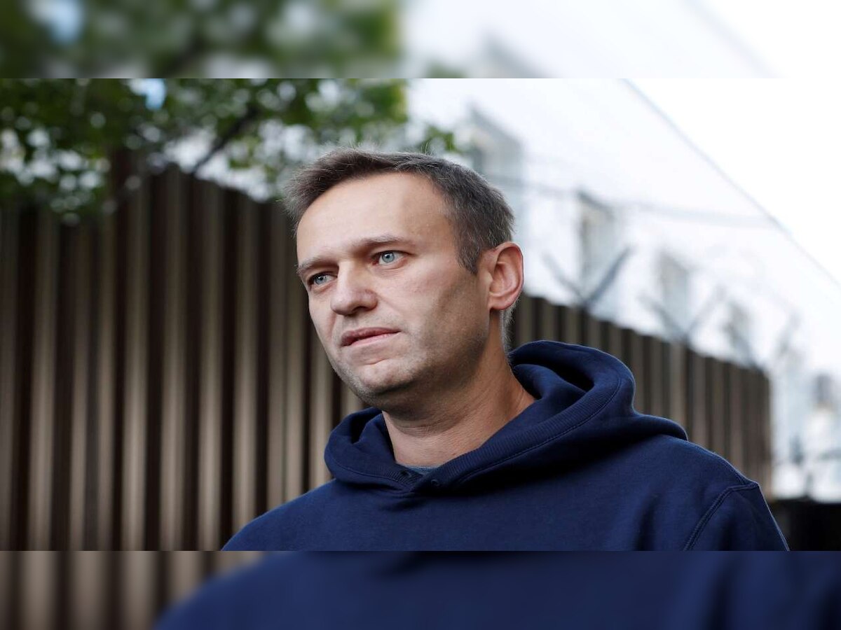 France warns Russia of sanctions if Kremlin critic Alexei Navalny dies
