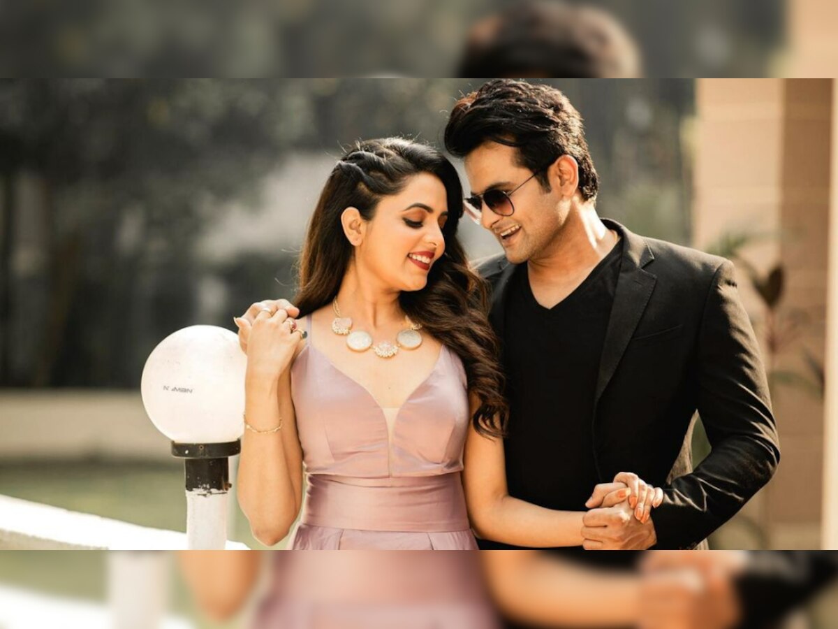 Viral Video: Sugandha Mishra-Sanket Bhosale kickstart their wedding festivities with Mehendi ceremony