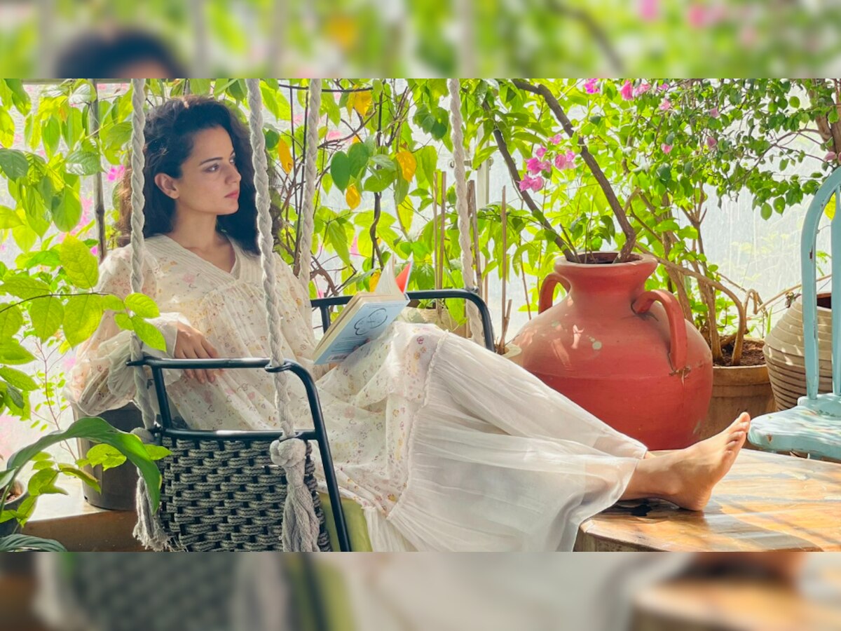 Kangana Ranaut is vision in white in her latest photos, quotes Javed Akhtar's poem