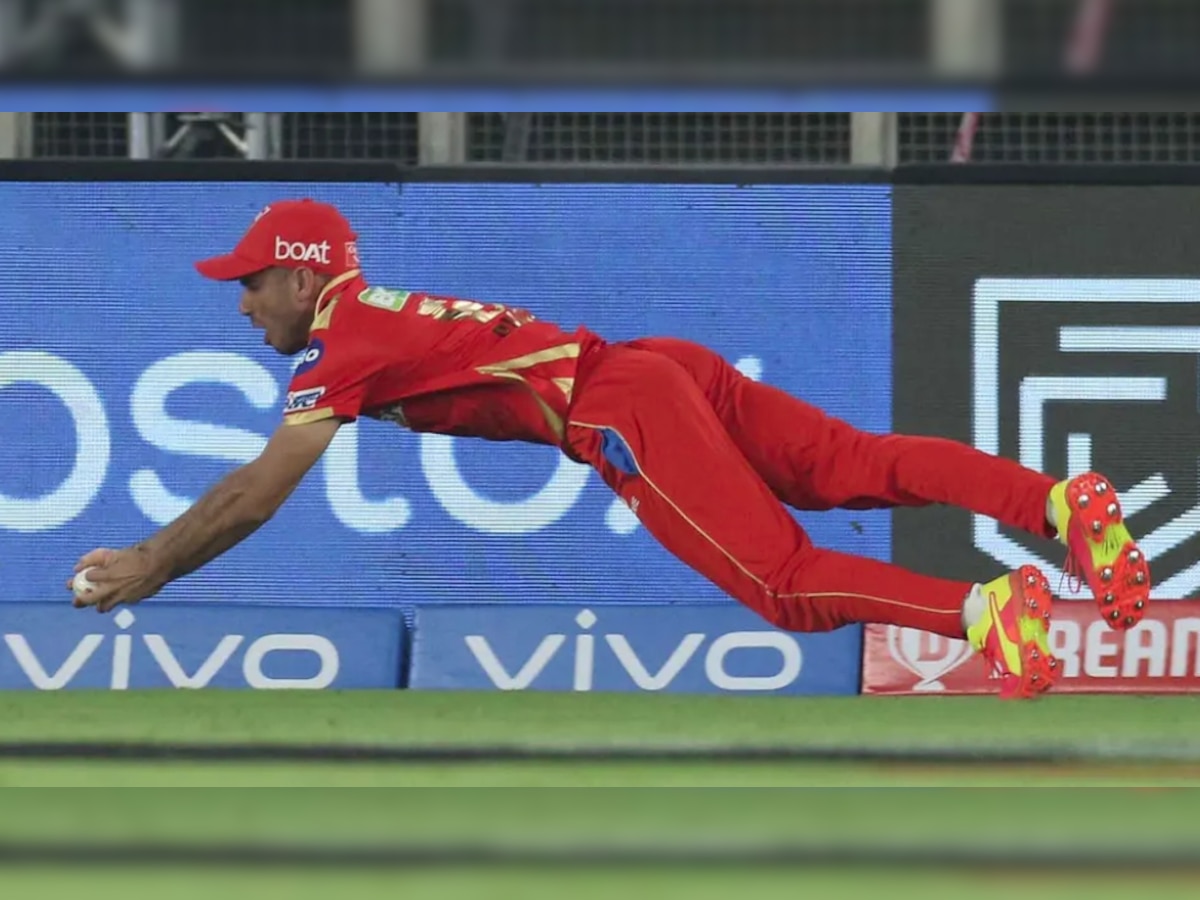 WATCH: Punjab Kings' Ravi Bishnoi runs, dives and takes a blinder to dismiss KKR's Sunil Narine