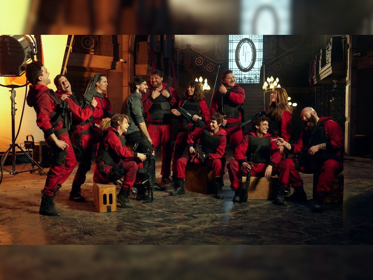 It's a wrap for 'Money Heist': Cast poses for one last time, photo goes viral