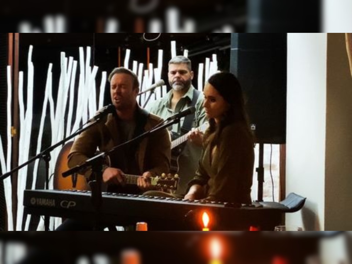 Anushka Sharma, Glenn Maxwell react to AB de Villiers' singing performance - WATCH viral video