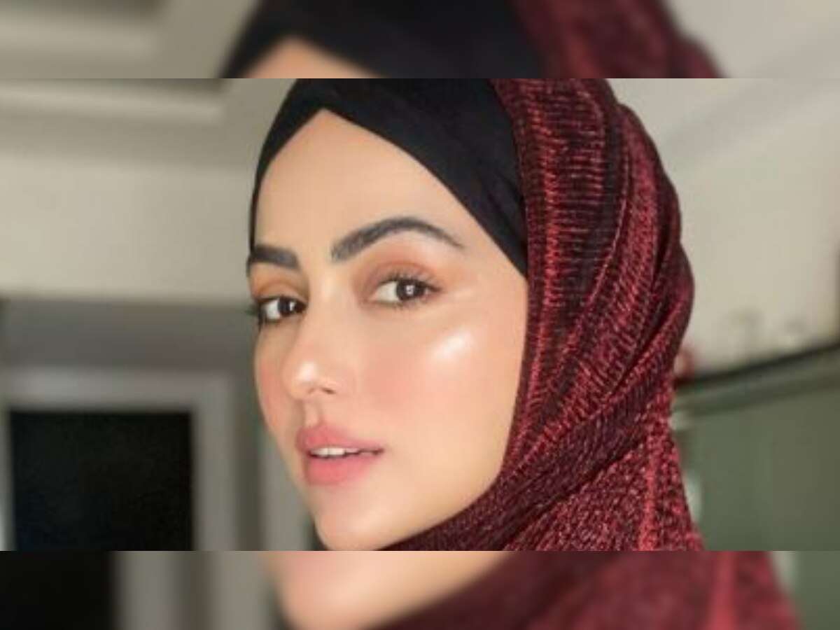 Sana Khan gives hard-hitting reply to user who mocked her for wearing hijab
