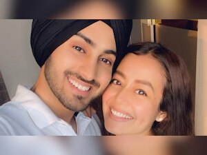Rohanpreet Singh pens a romantic note for wife Neha Kakkar's first birthday after marriage