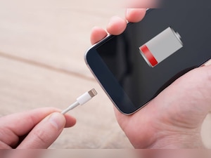 Shocking! 28-year-old man connects mobile phone to power bank, dies after explosion