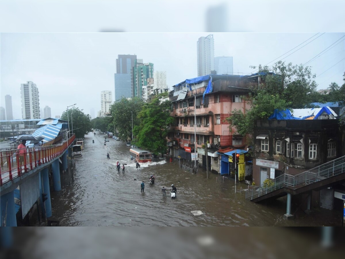 Heavy rains lash Mumbai as monsoon advance, waterlogging in several areas; high tide expected today