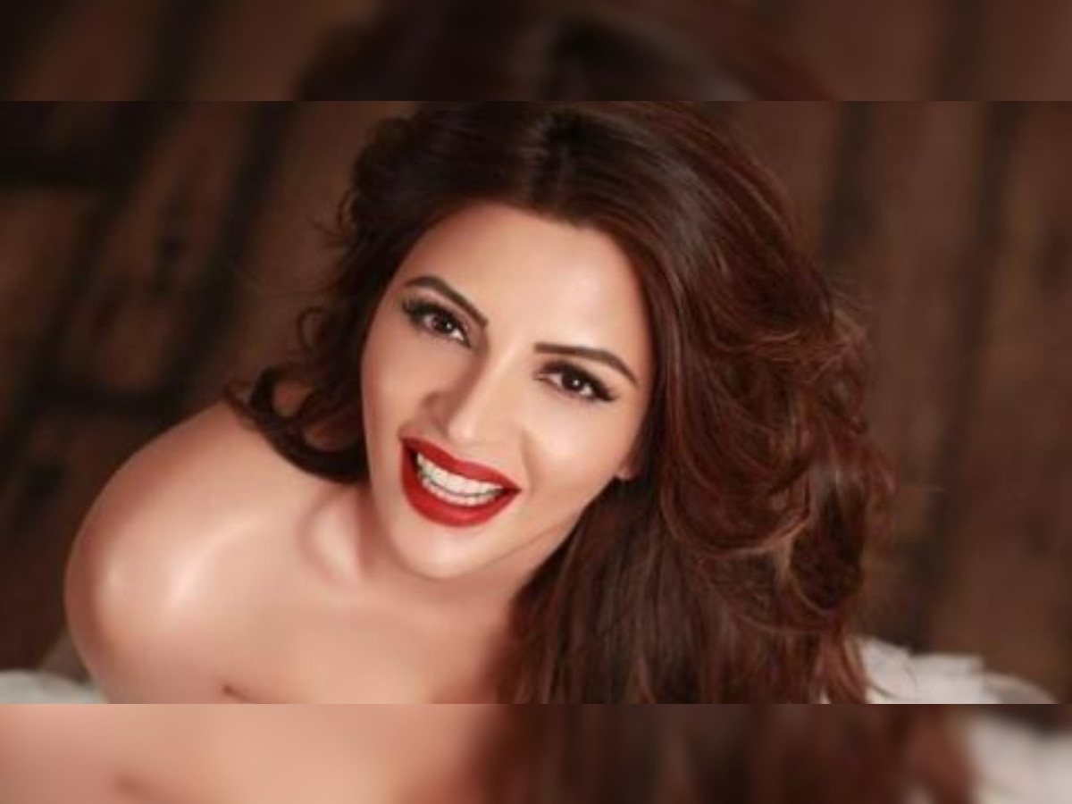 VIRAL: Shama Sikander takes internet by storm with her nude photo covering assets with oversized hat