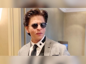 29 years of Shah Rukh Khan in movies: Superstar appreciates 'overwhelmed ness' of love by fans
