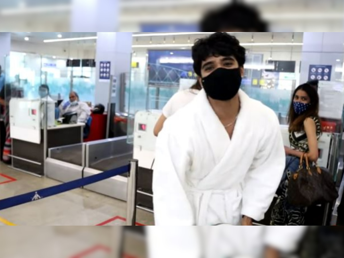 VIRAL! 'Kumkum Bhagya' actor Zeeshan Khan stopped from boarding flight in a bathrobe