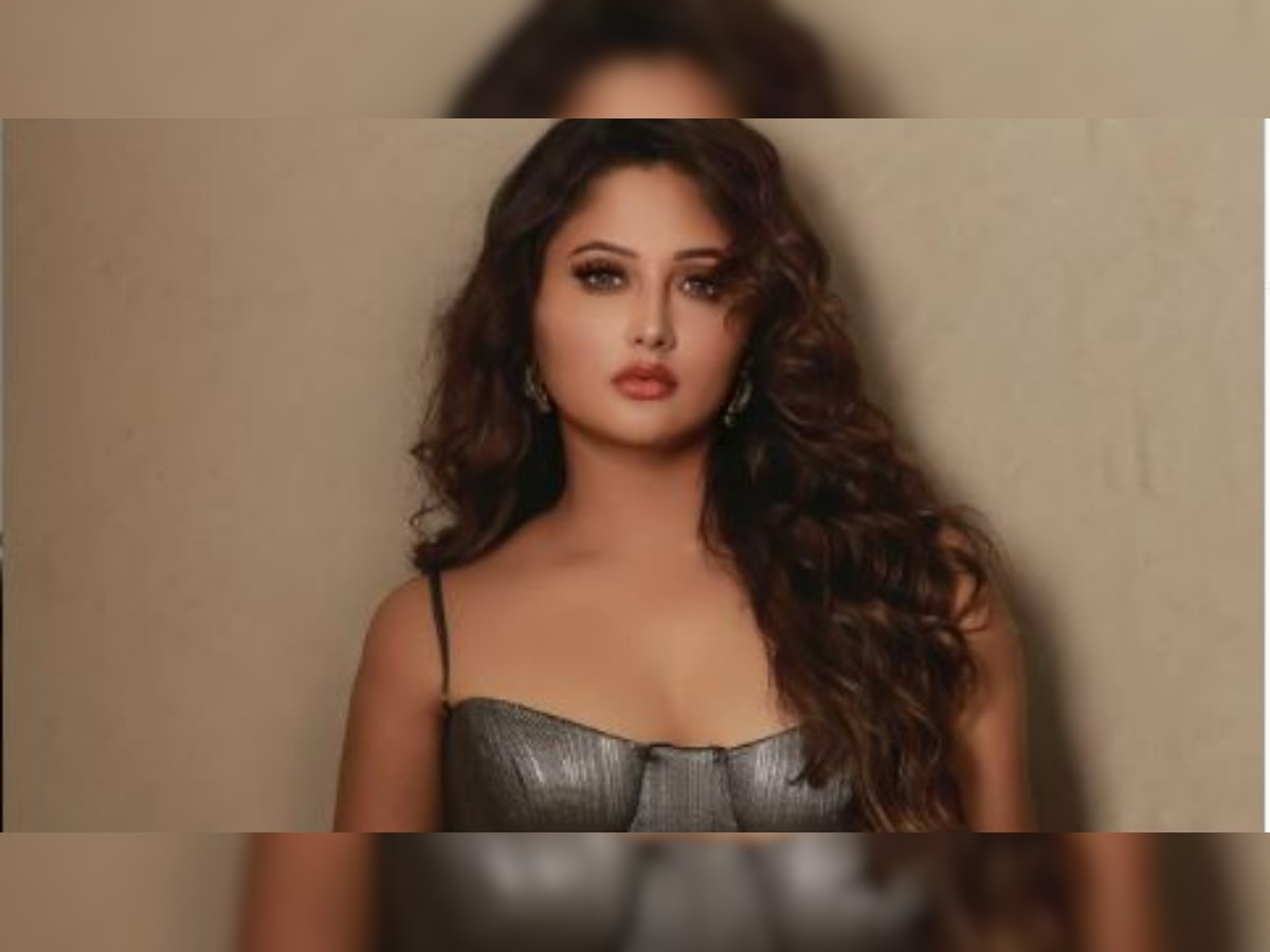 Devoleena Bhattacharjee Sex - Rashami Desai goes BOLD as she drops photo flaunting curves in sexy dress, Devoleena  Bhattacharjee reacts