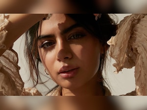 Khushi Kapoor looks resplendent in sun-kissed photos, Janhvi Kapoor and Aaliyah Kashyap react
