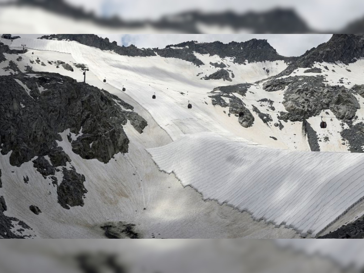 Climate experts cover Italian glacier with cloth for protection from the heat