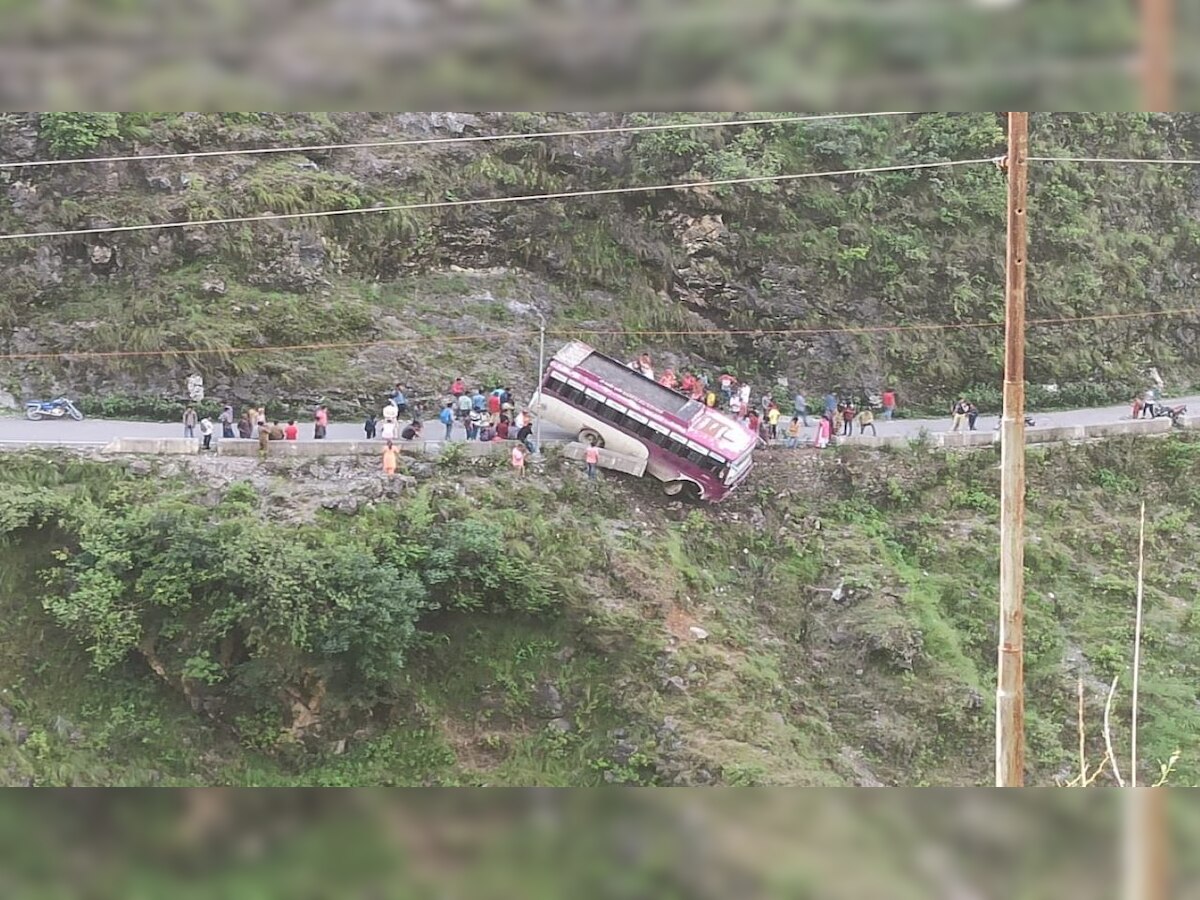 Bus skids off National Highway in Himachal Pradesh, driver rescues all passengers