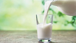 Does milk make you feel sick? Know the correct amount and the right time to drink it