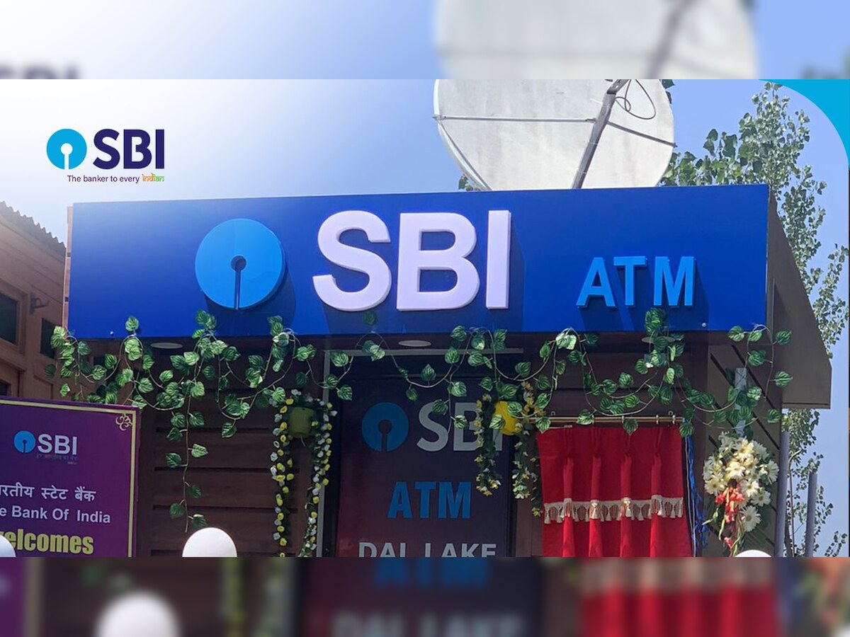SBI's BIG gift for Jammu & Kashmir locals and tourists, opens floating ATM on a houseboat in Srinagar's Dal Lake 