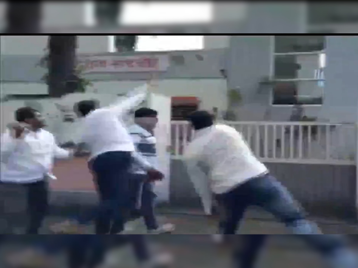 BJP-Shiv Sena workers clash over Narayan Rane's 'slap' remark against CM Uddhav Thackeray - WATCH