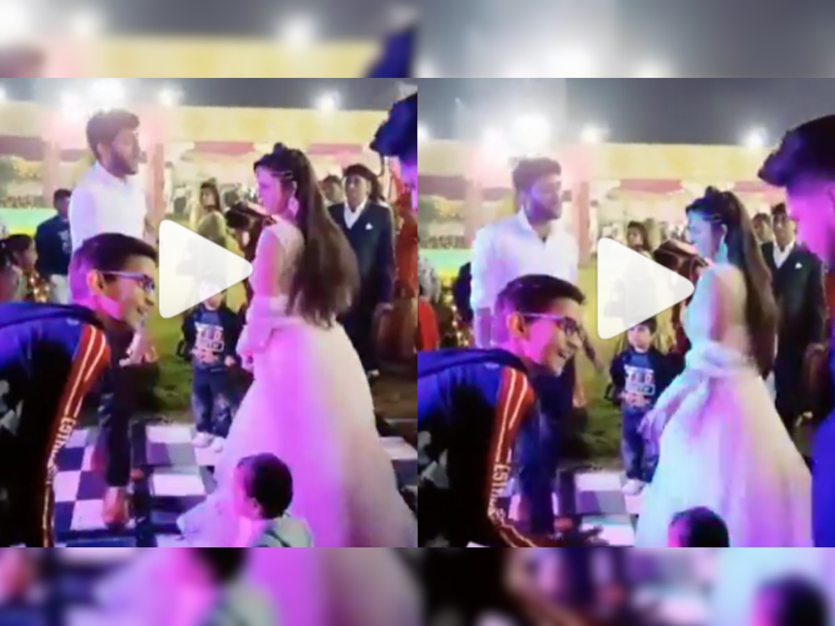 Devar ka bindaas dance! Man energetically dances to popular Bollywood song as his bhabhis can't help but stare