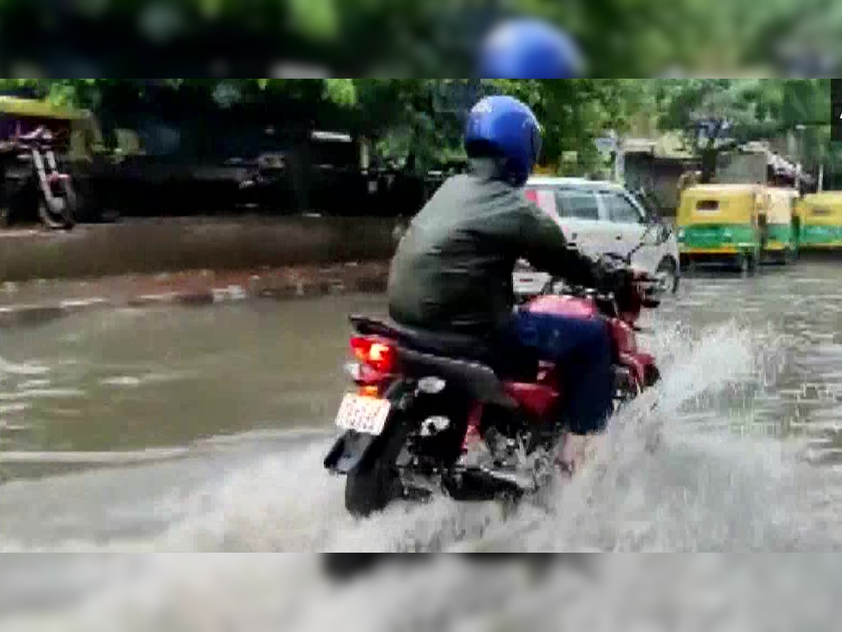 Heavy rains lash Delhi-NCR, traffic hit due to waterlogging in several areas 