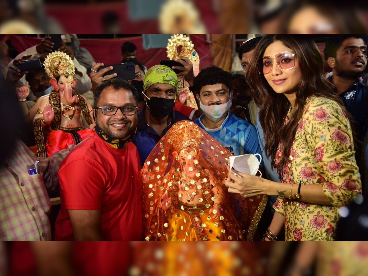 Shilpa Shetty brings home Lord Ganesha idol ahead of Ganesh Chaturthi 2021,  chants 'Ganpati Bappa Morya' - watch