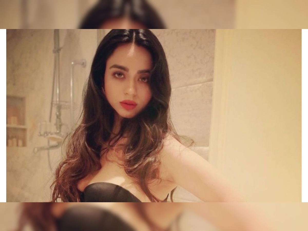 Ranchi Diaries' fame Soundarya Sharma shares drool-worthy photo in sexy  black bikini, says 'f**k it, life is too short'