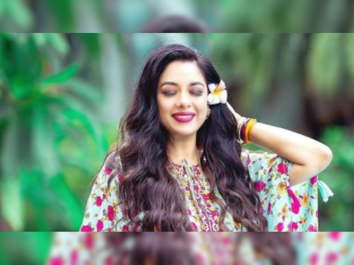 'Anupamaa' actor Rupali Ganguly looks mesmerising in floral kaftan as she poses by a pool, see pic