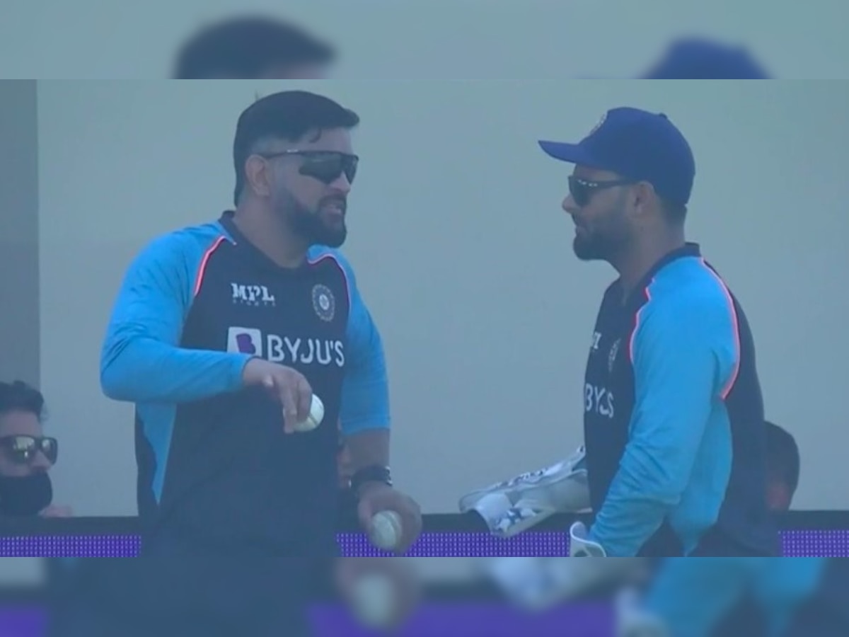 Watch: Mentor MS Dhoni gives keeping drills to Rishabh Pant during India's warm-up match against Australia