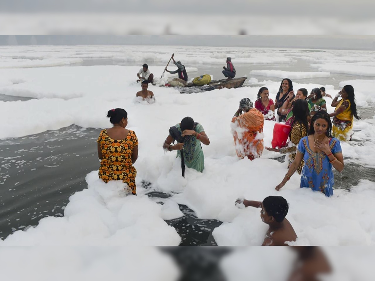 Chhath 2021: People forced to take a dip in toxic Yamuna water in Delhi